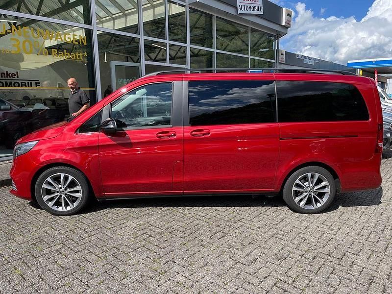 Gebraucht Mercedes V250 190 PS (139 kW) 2021 Rot Van / Kleinbus