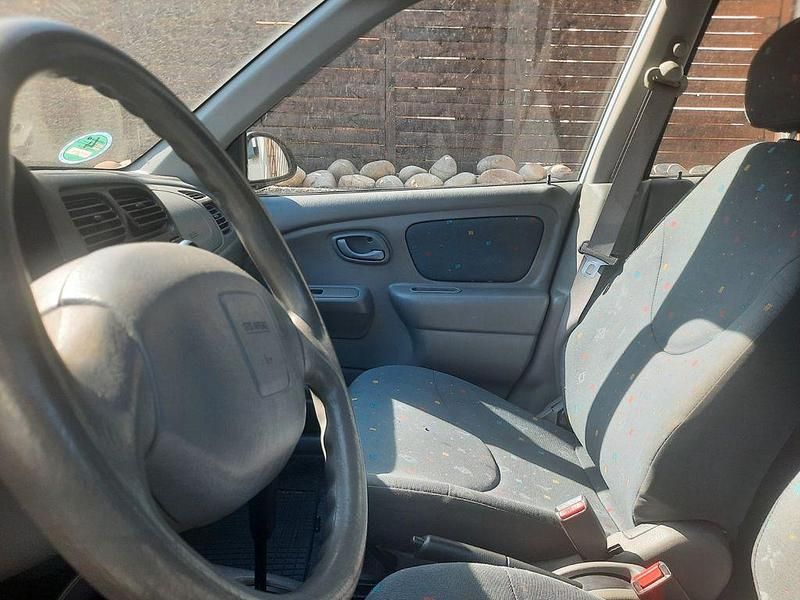 Silber Gebraucht 2003 Suzuki Alto Comfort Kleinwagen | 2.400 € - Bild 1/4
