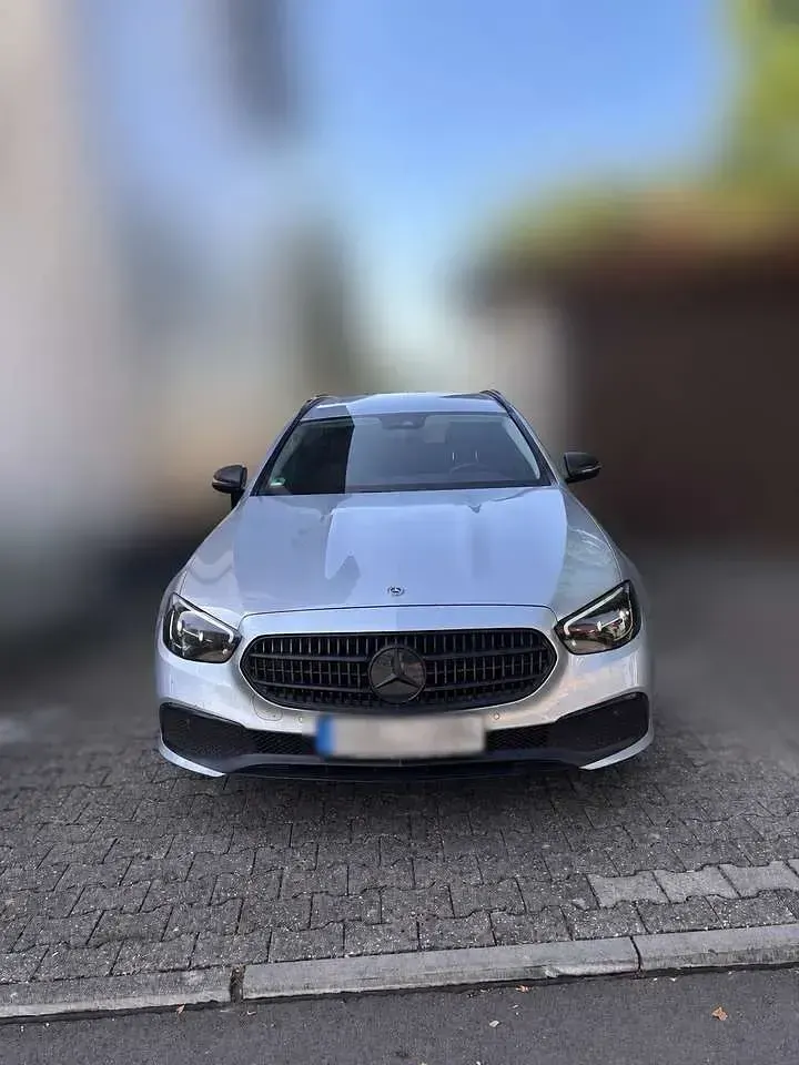 Gebraucht Mercedes E220 Avantgarde 194 PS (142 kW) 2021 Grau Kombi