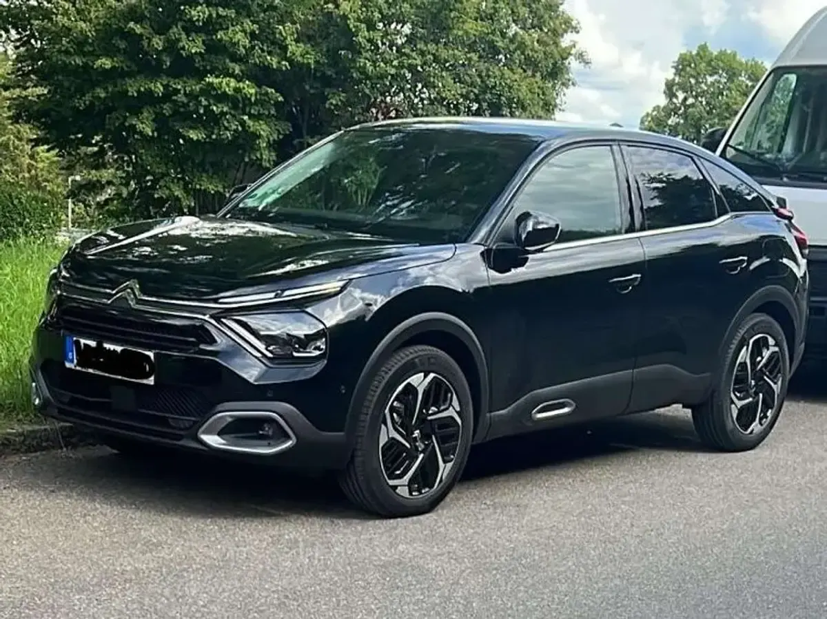 Gebraucht Citroën C4 Shine 131 PS (96 kW) 2023 Schwarz SUV