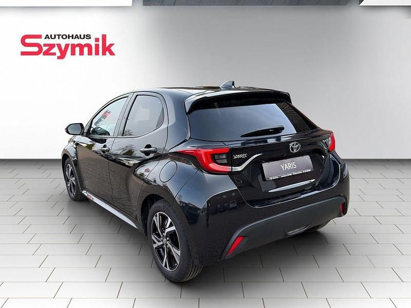 Gebraucht Toyota Yaris Hybrid Style 116 PS (85 kW) 2024 Mysticschwarz Limousine