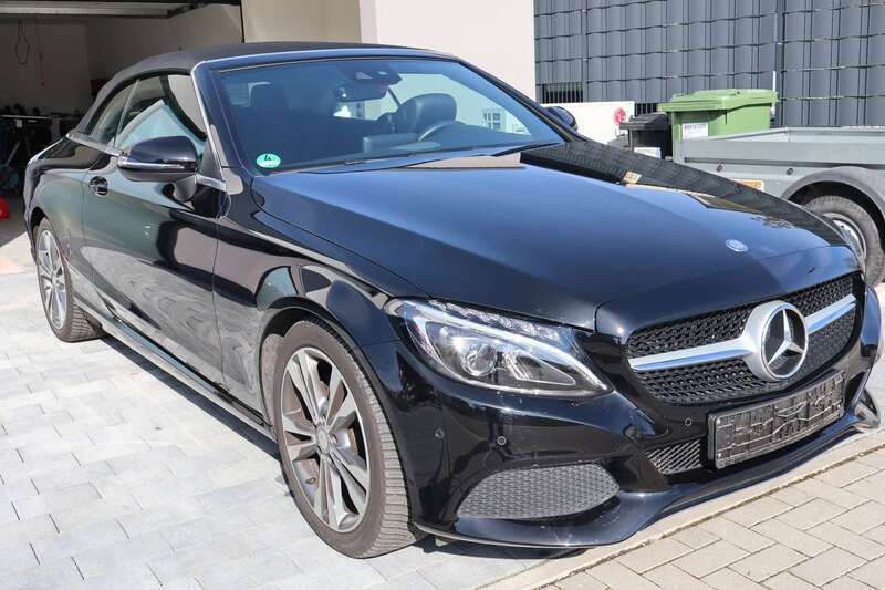 Schwarz Gebraucht 2017 Mercedes C220 Cabrio | 25.490 € (Guter Preis) - Bild 1/4