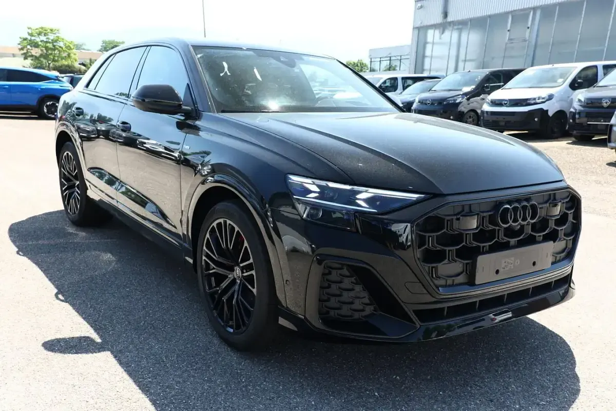 Neu Audi Q8 S-Line 286 PS (210 kW) 2026 Mythosschwarz metallic SUV