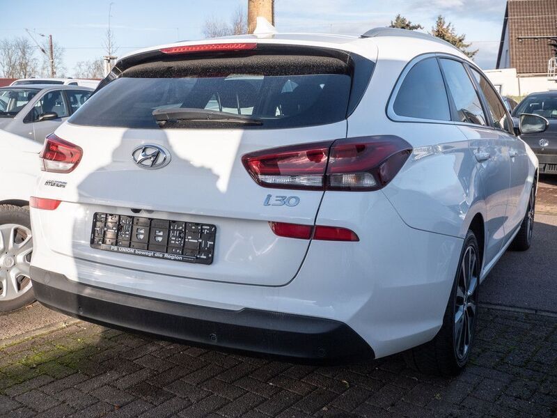 Gebraucht Hyundai i30 Premium 140 PS (102 kW) 2019 Weiß Kombi