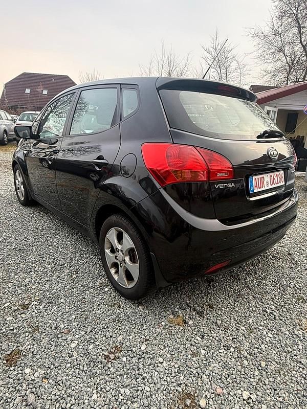 Gebraucht Kia Venga 127 PS (93 kW) 2012 Schwarz Kleinwagen