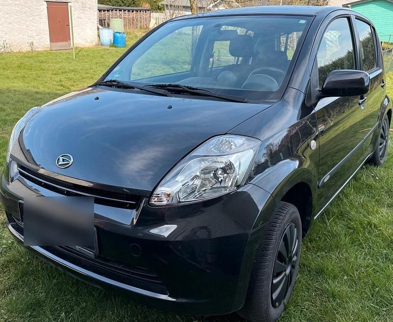 Schwarz Gebraucht 2007 Daihatsu Sirion Kleinwagen | 990 € (Fairer Preis) - Bild 1/4