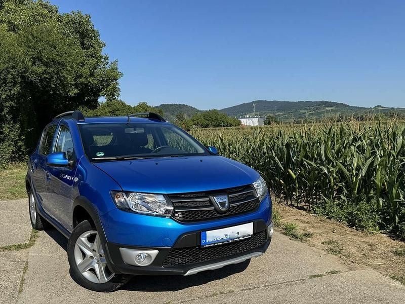 Blau Gebraucht 2015 Dacia Sandero Ambiance Kleinwagen | 6.995 € (Guter Preis) - Bild 1/4