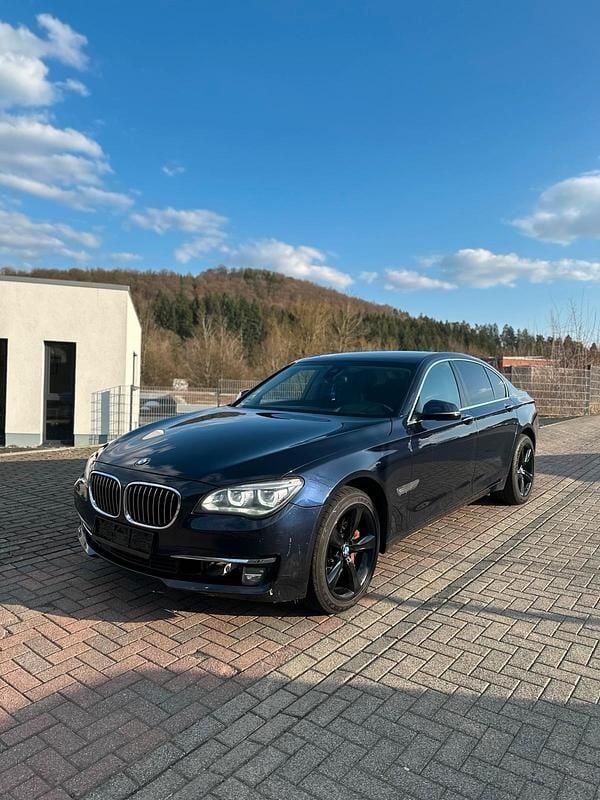 Gebraucht BMW 740 313 PS (230 kW) 2013 Blau Limousine