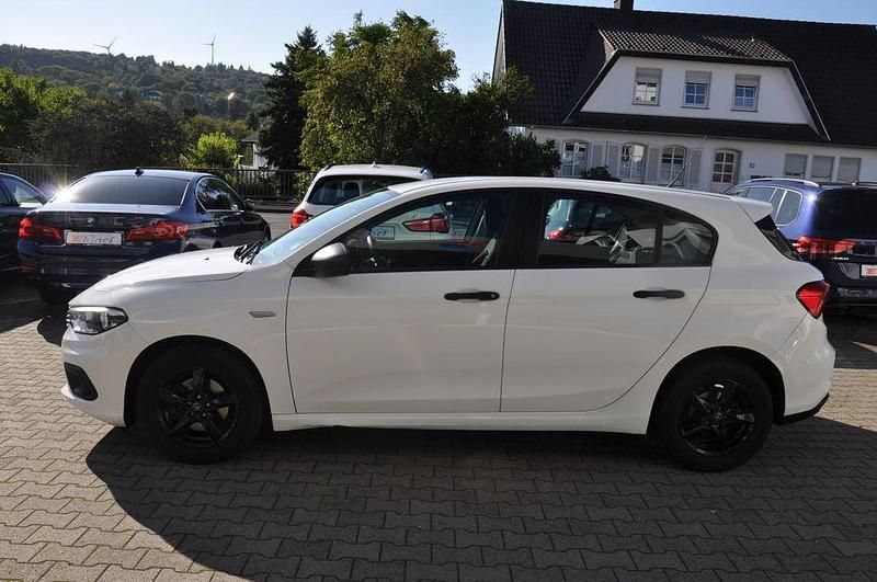 Weiß Gebraucht 2017 Fiat Tipo Pop Kombi | 8.900 € (Fairer Preis) - Bild 1/4