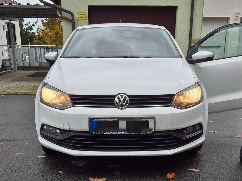 Weiß Gebraucht 2016 VW Polo Trendline Kleinwagen | 9.000 € (Fairer Preis) - Bild 1/4