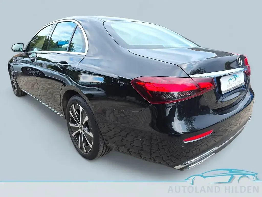 Gebraucht Mercedes E220 Exclusive 200 PS (147 kW) 2022 Schwarz/baltic black Limousine