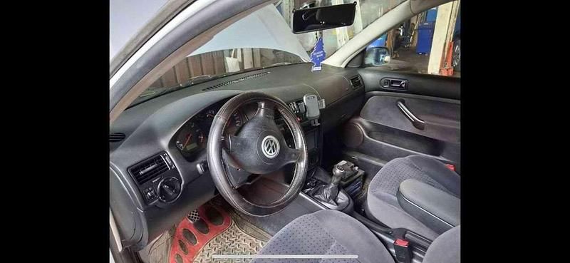 Second-hand VW Bora 1999 Argintiu Berlinǎ