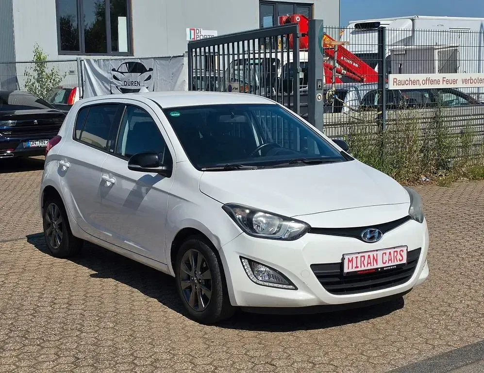 Gebraucht Hyundai i20 Classic 86 PS (63 kW) 2014 Weiß Kleinwagen