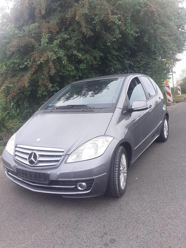 Gold Gebraucht 2010 Mercedes A160 Kleinwagen | 5.150 € (Guter Preis) - Bild 1/4