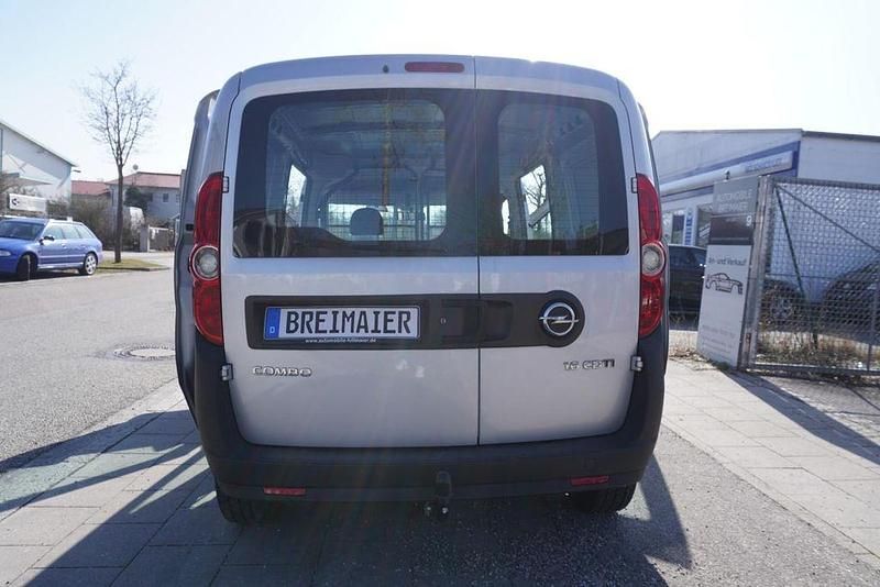 Second-hand Opel Combo 105 CP (77 kW) 2015 Argintiu Monovolum