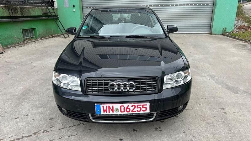 Schwarz Gebraucht 2004 Audi A4 Limousine | 990 € (Superpreis) - Bild 1/4