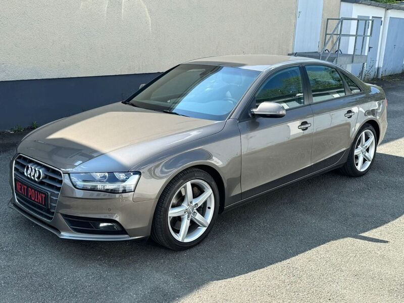 Grau Gebraucht 2015 Audi A4 Attraction Limousine | 16.800 € (Superpreis) - Bild 1/4