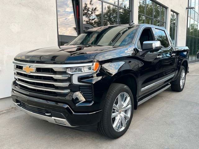 Summit white Gebraucht 2022 Chevrolet Silverado SUV | 82.900 € (Guter Preis) - Bild 1/4