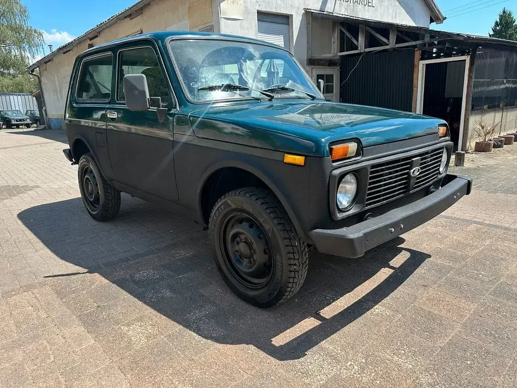Gebraucht Lada niva 82 PS (60 kW) 2009 Grün SUV