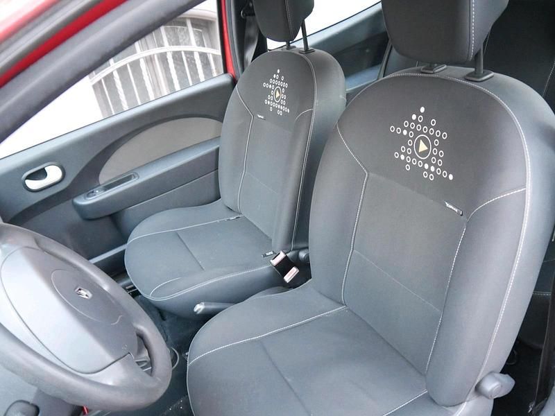 Second-hand Renault Twingo 75 CP (55 kW) 2011 Roșu Hatchback