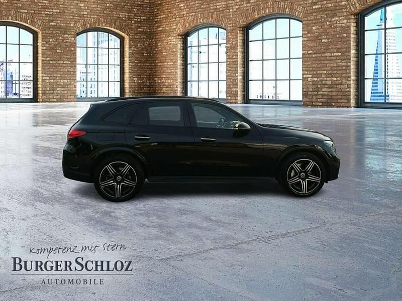 Gebraucht Mercedes GLC300 269 PS (197 kW) 2023 Metalliclack obsidianschwarz SUV