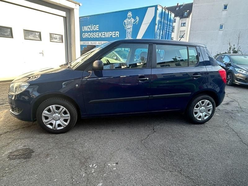 Gebraucht Skoda Fabia 60 PS (44 kW) 2014 Blau Kleinwagen