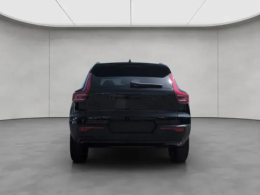 Gebraucht Volvo XC40 Plus 163 PS (119 kW) 2025 Onyx black / metallic SUV