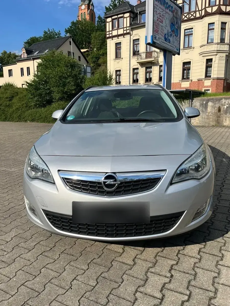 Gebraucht Opel Astra 179 PS (131 kW) 2010 Silber Kombi