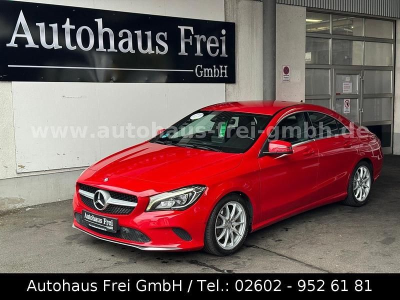 Rot Gebraucht 2017 Mercedes CLA180 Urban Limousine | 15.990 € (Guter Preis) - Bild 1/3