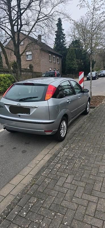 Gebraucht Ford Focus Ghia 101 PS (74 kW) 2003 Grau Limousine