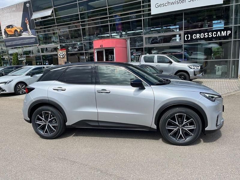 Neu Lexus LBX 136 PS (100 kW) 2025 Silber SUV