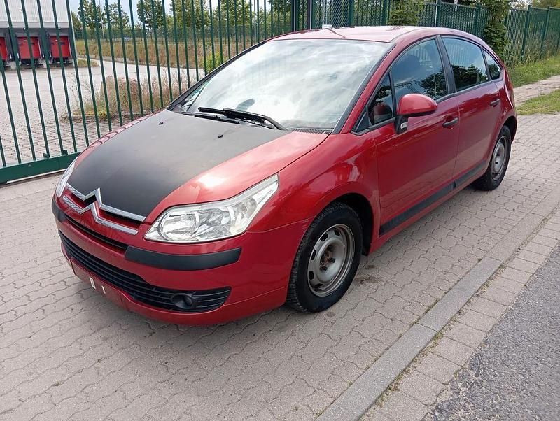Rot Gebraucht 2005 Citroën C4 Style Limousine | 1.399 € (Fairer Preis) - Bild 1/4