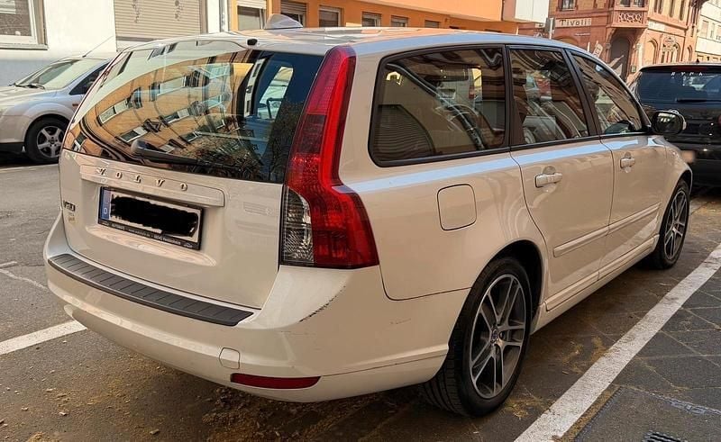 Gebraucht Volvo V50 136 PS (100 kW) 2008 Weiß Kombi