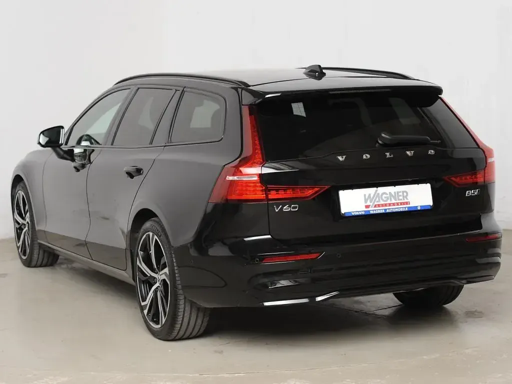 Gebraucht Volvo V60 Plus 250 PS (183 kW) 2023 Schwarz Kombi