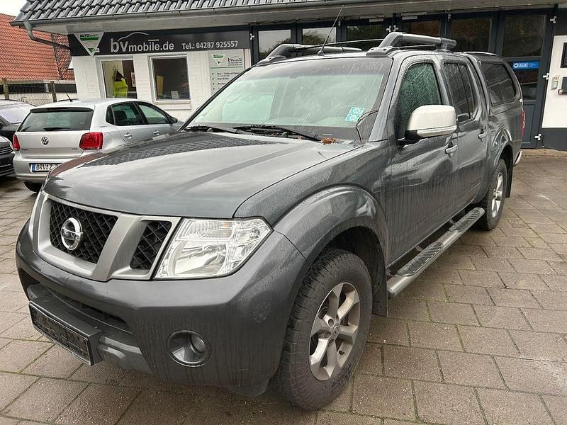 Blau Gebraucht 2015 Nissan Navara Platinum Abholung | 14.985 € (Etwas zu teuer) - Bild 1/4