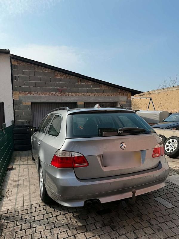 Gebraucht BMW 525 177 PS (130 kW) 2004 Grau Kombi