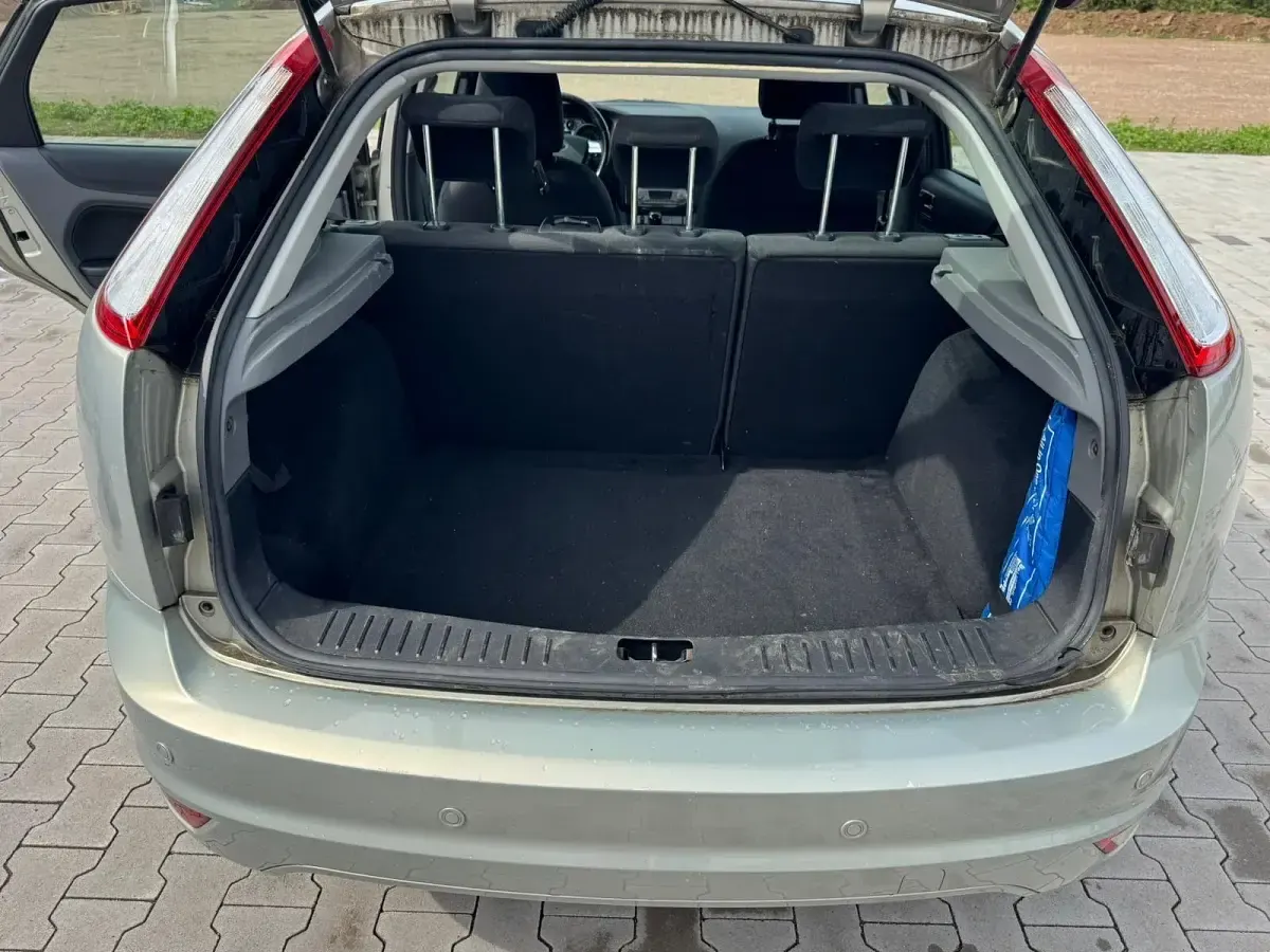 Gebraucht Ford Focus Titanium 109 PS (80 kW) 2009 Grau Limousine