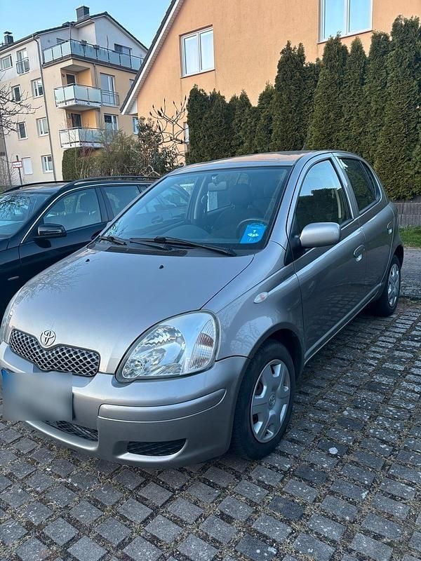 Gebraucht Toyota Yaris 87 PS (63 kW) 2004 Silber Kleinwagen