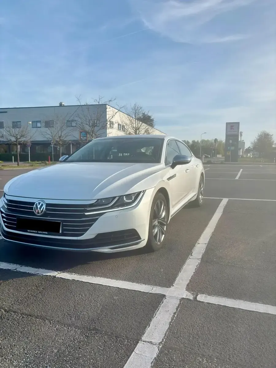 Gebraucht VW Arteon Elegance 150 PS (110 kW) 2018 Weiß Kleinwagen
