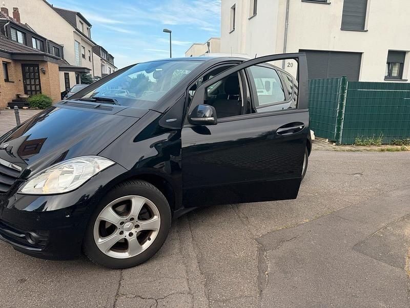 Schwarz Gebraucht 2009 Mercedes A150 Limousine | 2.250 € (Guter Preis) - Bild 1/4