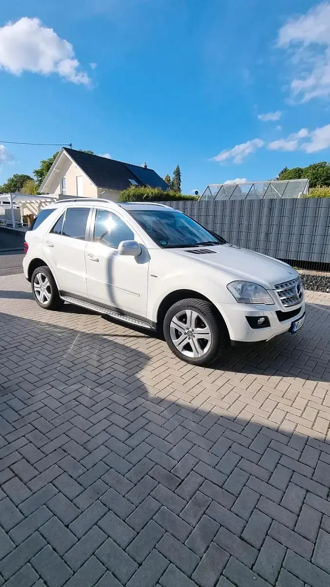 Gebraucht Mercedes ML350 231 PS (169 kW) 2010 Weiß SUV