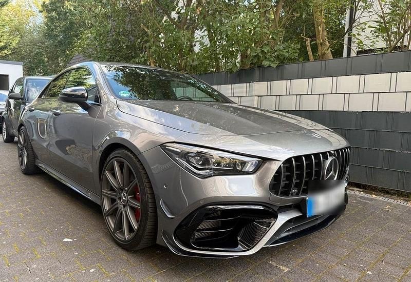 Grau Gebraucht 2022 Mercedes CLA45 AMG AMG Limousine | 53.400 € (Fairer Preis) - Bild 1/4
