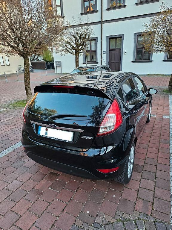 Gebraucht Ford Fiesta Titanium 95 PS (69 kW) 2016 Schwarz Limousine