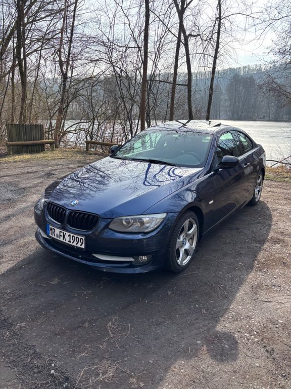 Blau Gebraucht 2012 BMW 320 Sport Line Coupé | 9.400 € (Guter Preis) - Bild 1/4