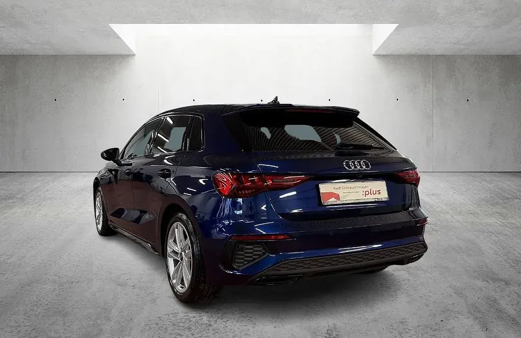 Używany Audi A3 S-Line 150 KM (110 kW) 2024 Niebieski Sedan/Limuzyna
