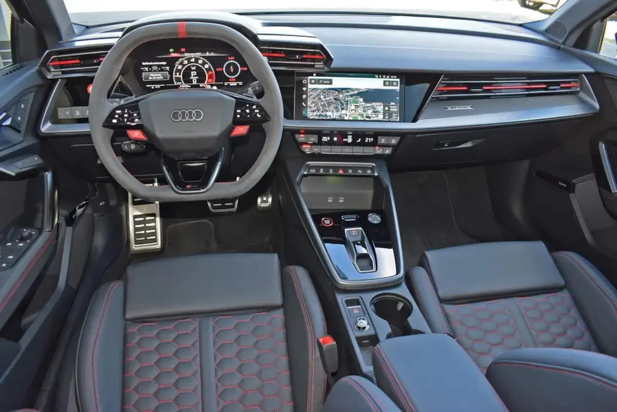 Gebraucht Audi RS3 Sportback Ambiente 400 PS (294 kW) 2025 Daytonagrau perleffekt Kleinwagen