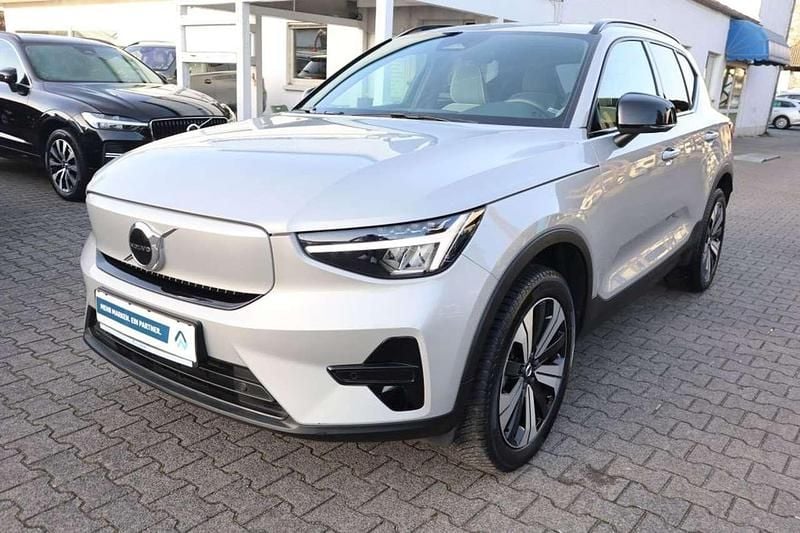 Silver dawn Gebraucht 2022 Volvo XC40 Core SUV | 26.910 € (Superpreis) - Bild 1/2
