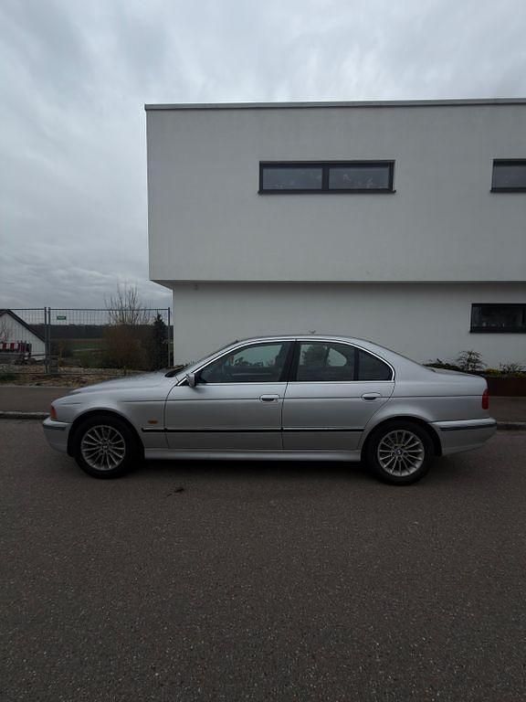 Gebraucht BMW 523 170 PS (125 kW) 1998 Silber Limousine