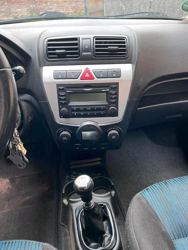 Second-hand Kia Picanto 65 CP (47 kW) 2011 Albastru Hatchback