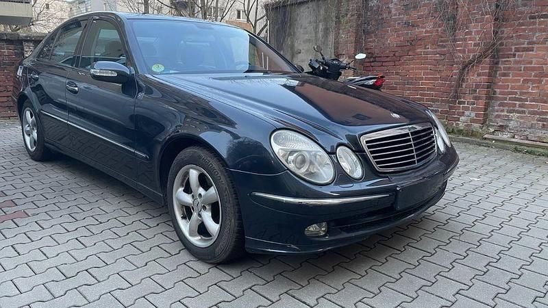 Gebraucht Mercedes E220 Avantgarde 150 PS (110 kW) 2002 Limousine